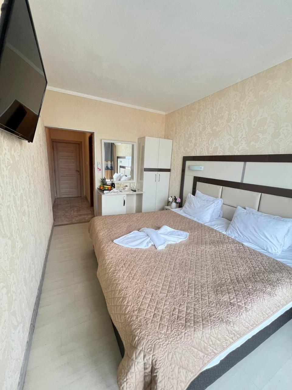 Family Hotel Gallery Slăntjev Brjag Exteriör bild