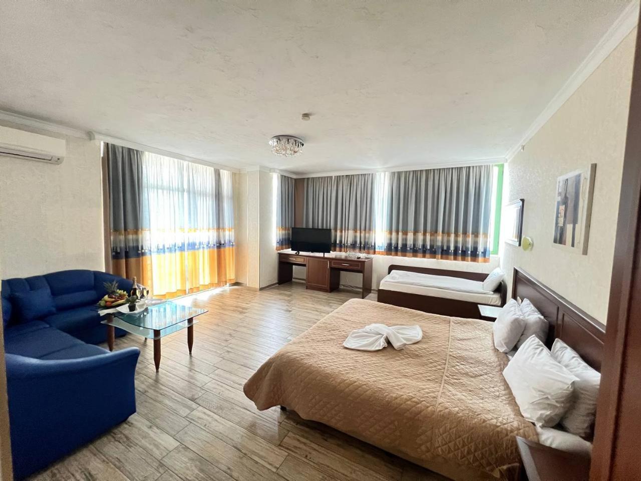 Family Hotel Gallery Slăntjev Brjag Exteriör bild