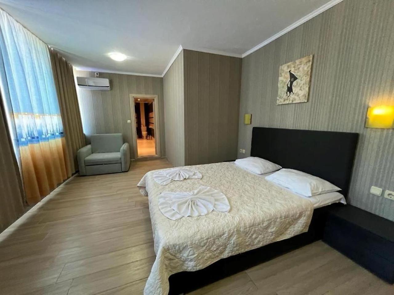 Family Hotel Gallery Slăntjev Brjag Exteriör bild