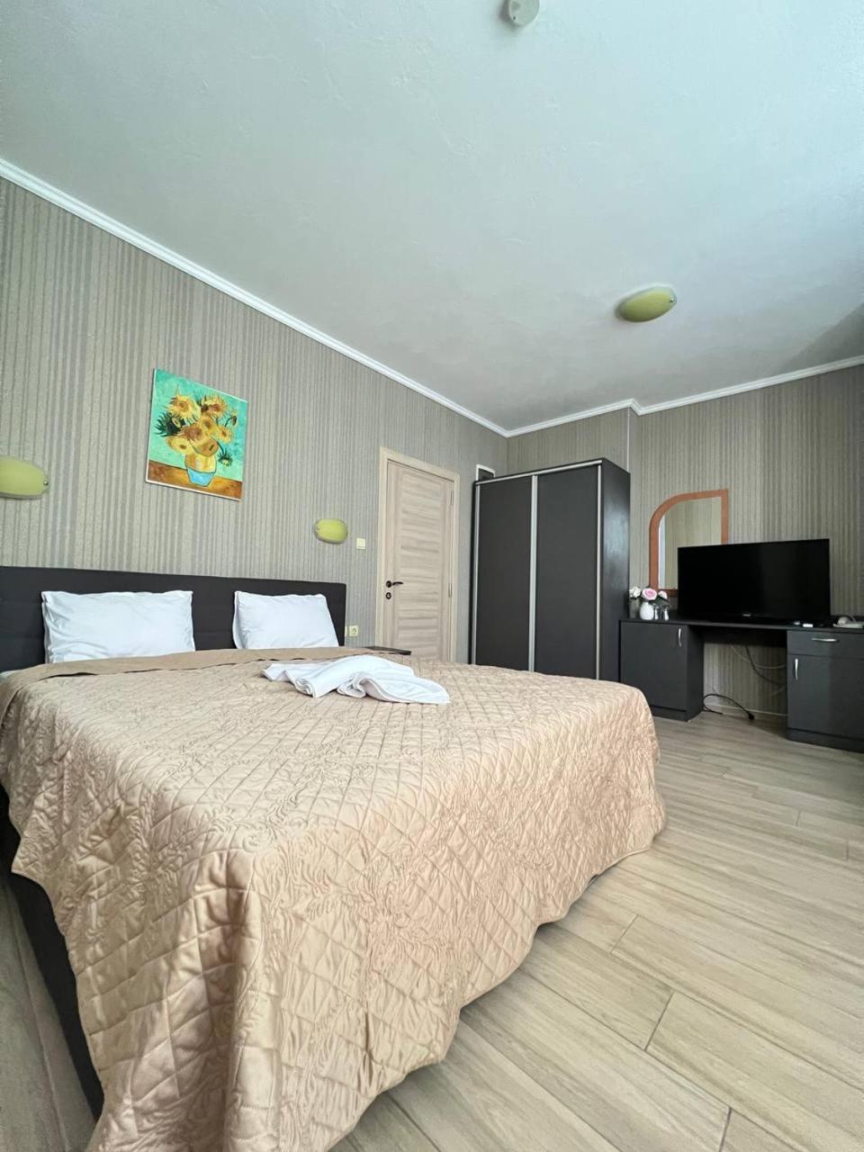 Family Hotel Gallery Slăntjev Brjag Exteriör bild